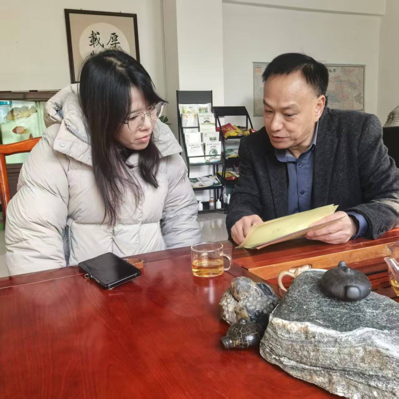 Zhejiang سے Mr. Cao نے ایک تجزیہ دورے کے لئے Baosheng Feed Factory کا دورہ کیا